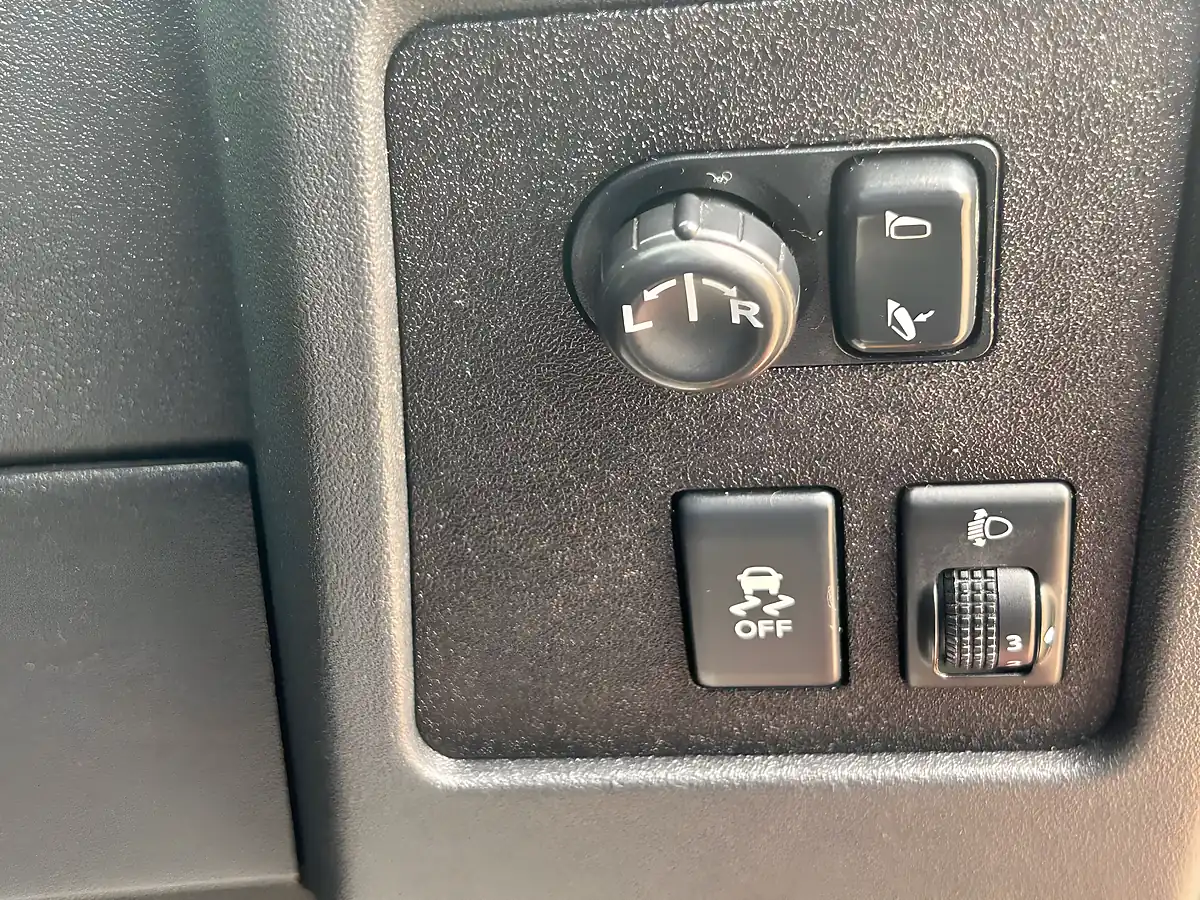 Used 2014 Nissan Qashqai Qashqai+2 Red - Interior and Exterior details 20