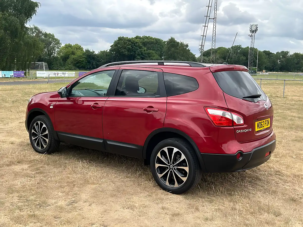 Used 2014 Nissan Qashqai Qashqai+2 Red - Interior and Exterior details 7