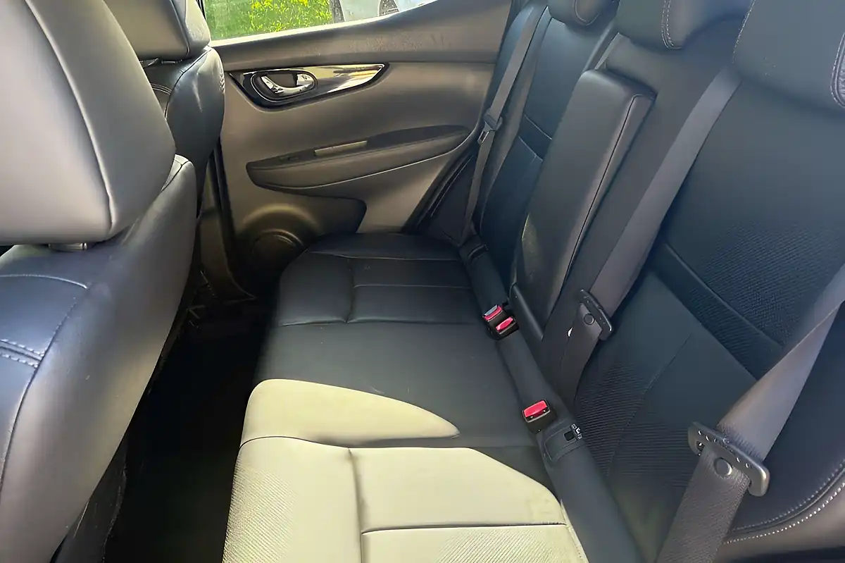 Used 2014 Nissan Qashqai Tekna Black - Interior and Exterior details 2