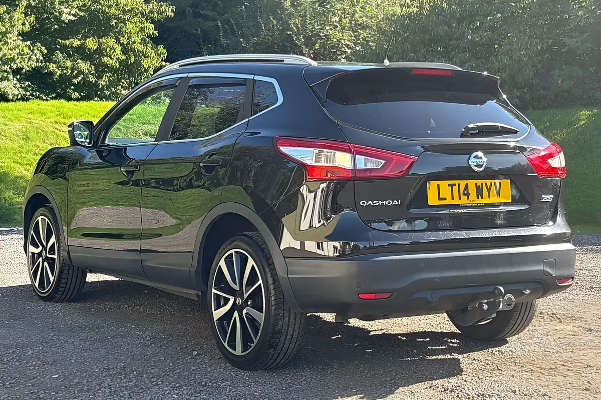 Used 2014 Nissan Qashqai Tekna Black - Interior and Exterior details 3