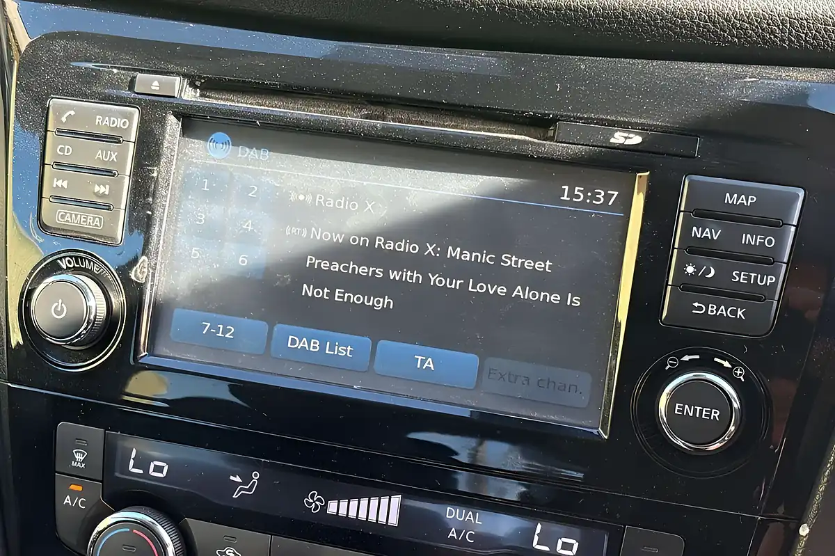 Used 2014 Nissan Qashqai Tekna Black - Interior and Exterior details 4