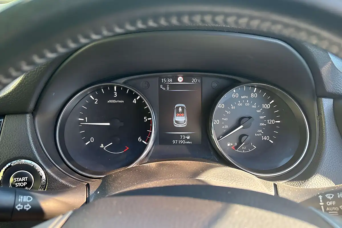 Used 2014 Nissan Qashqai Tekna Black - Interior and Exterior details 6