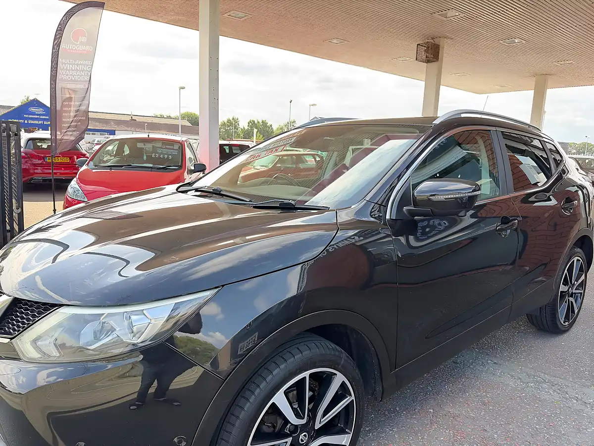 Used 2014 Nissan Qashqai Tekna Black - Interior and Exterior details 10