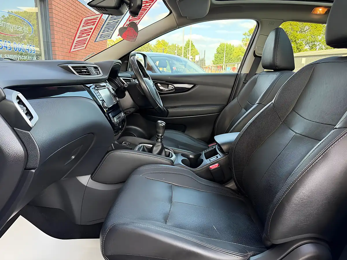 Used 2014 Nissan Qashqai Tekna Black - Interior and Exterior details 12