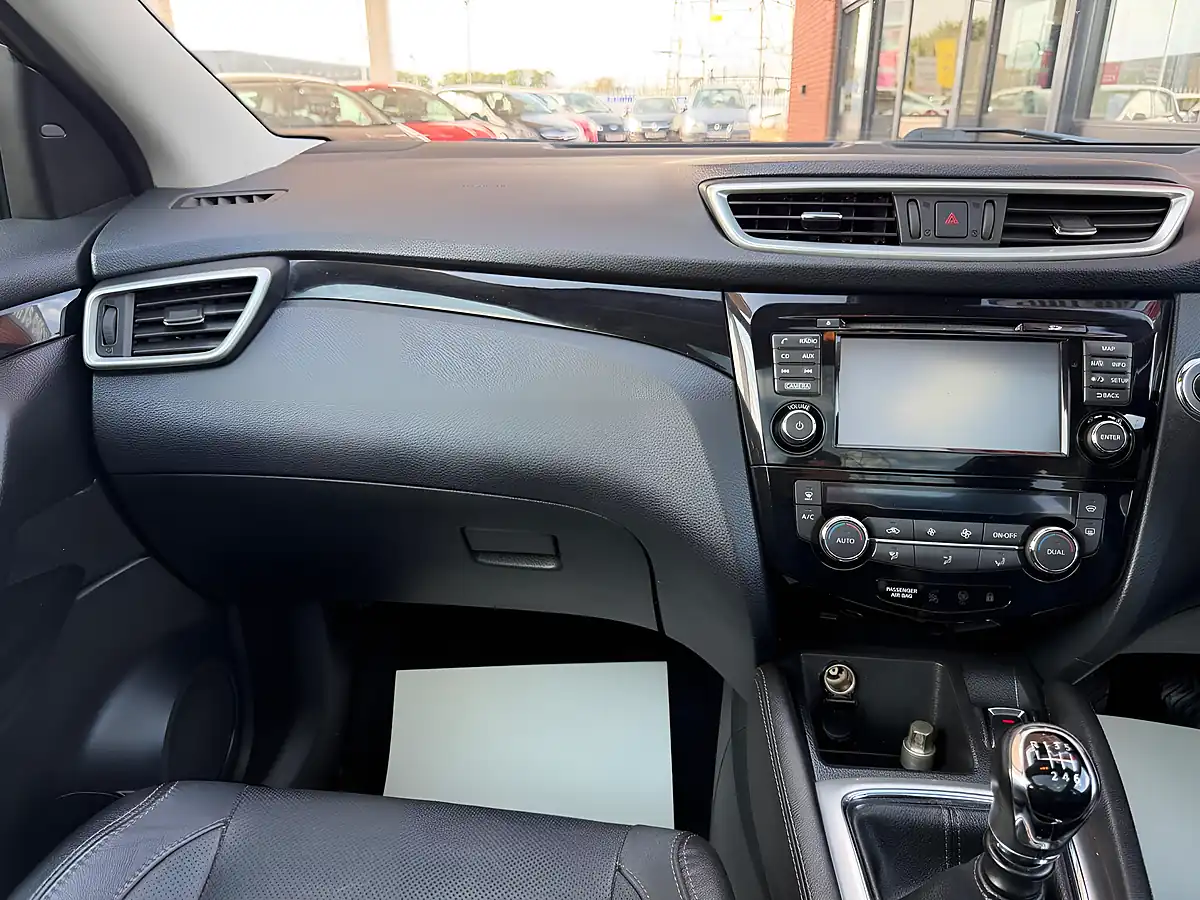Used 2014 Nissan Qashqai Tekna Black - Interior and Exterior details 13