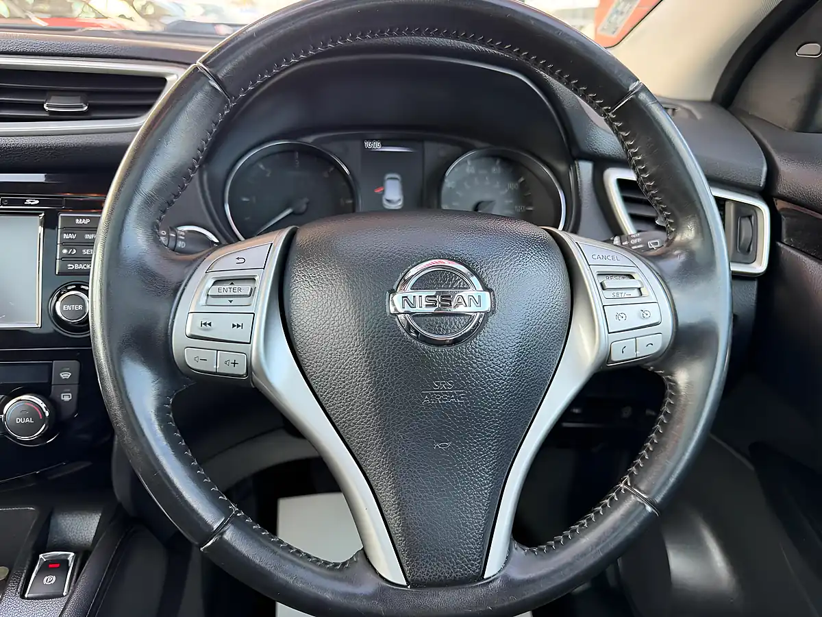 Used 2014 Nissan Qashqai Tekna Black - Interior and Exterior details 14