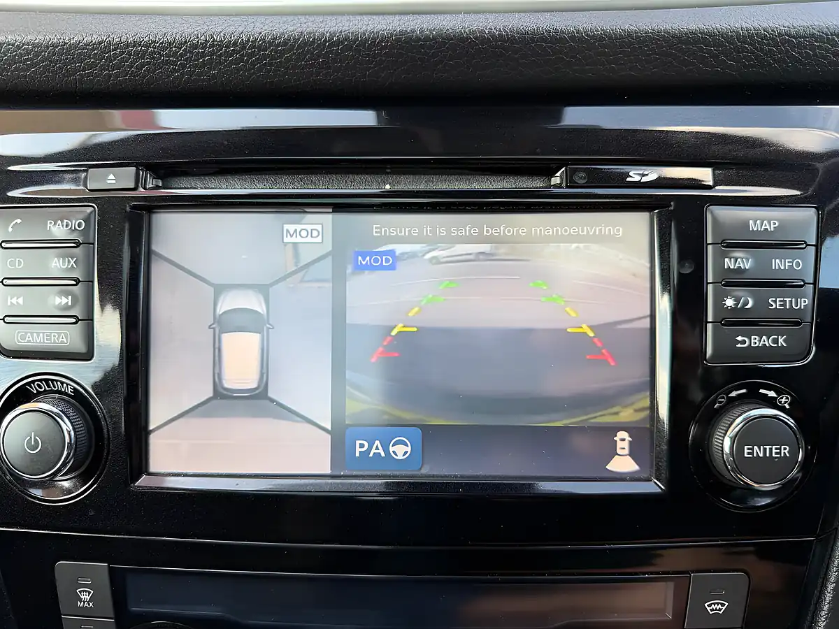 Used 2014 Nissan Qashqai Tekna Black - Interior and Exterior details 16