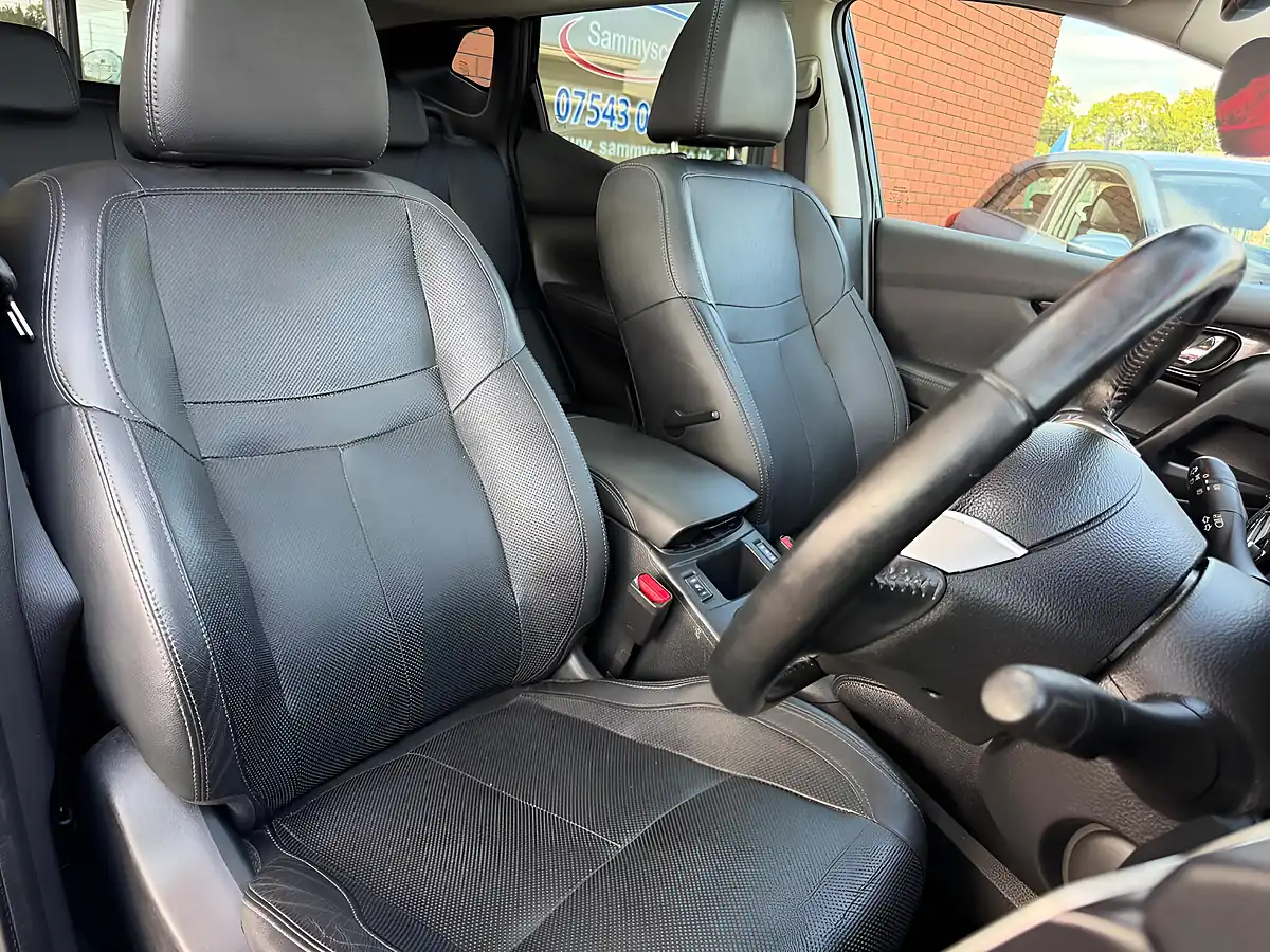 Used 2014 Nissan Qashqai Tekna Black - Interior and Exterior details 18