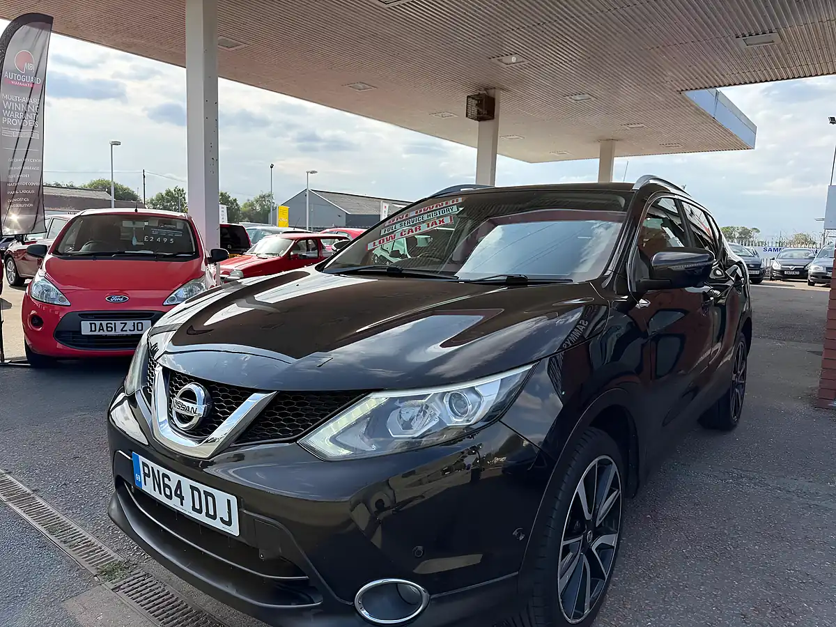 Used 2014 Nissan Qashqai Tekna Black - Interior and Exterior details 2