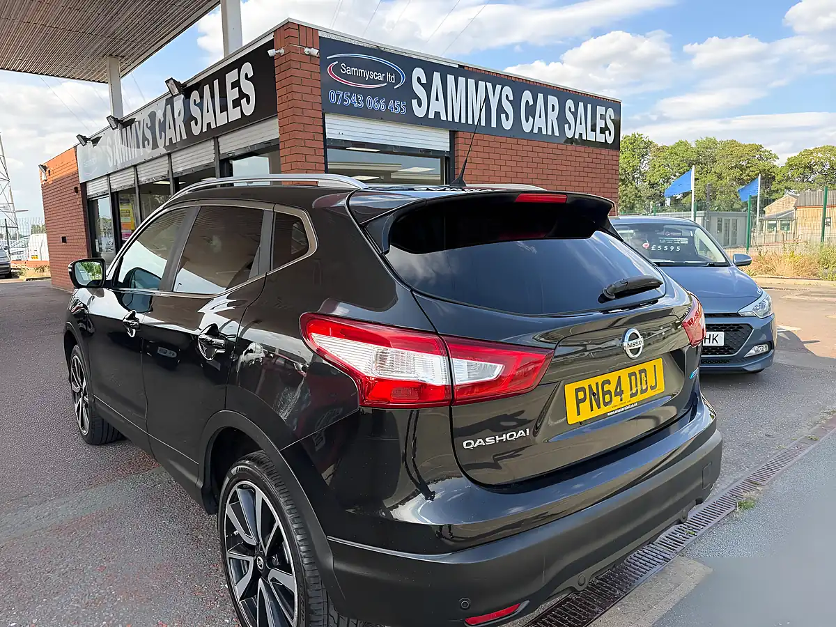 Used 2014 Nissan Qashqai Tekna Black - Interior and Exterior details 5
