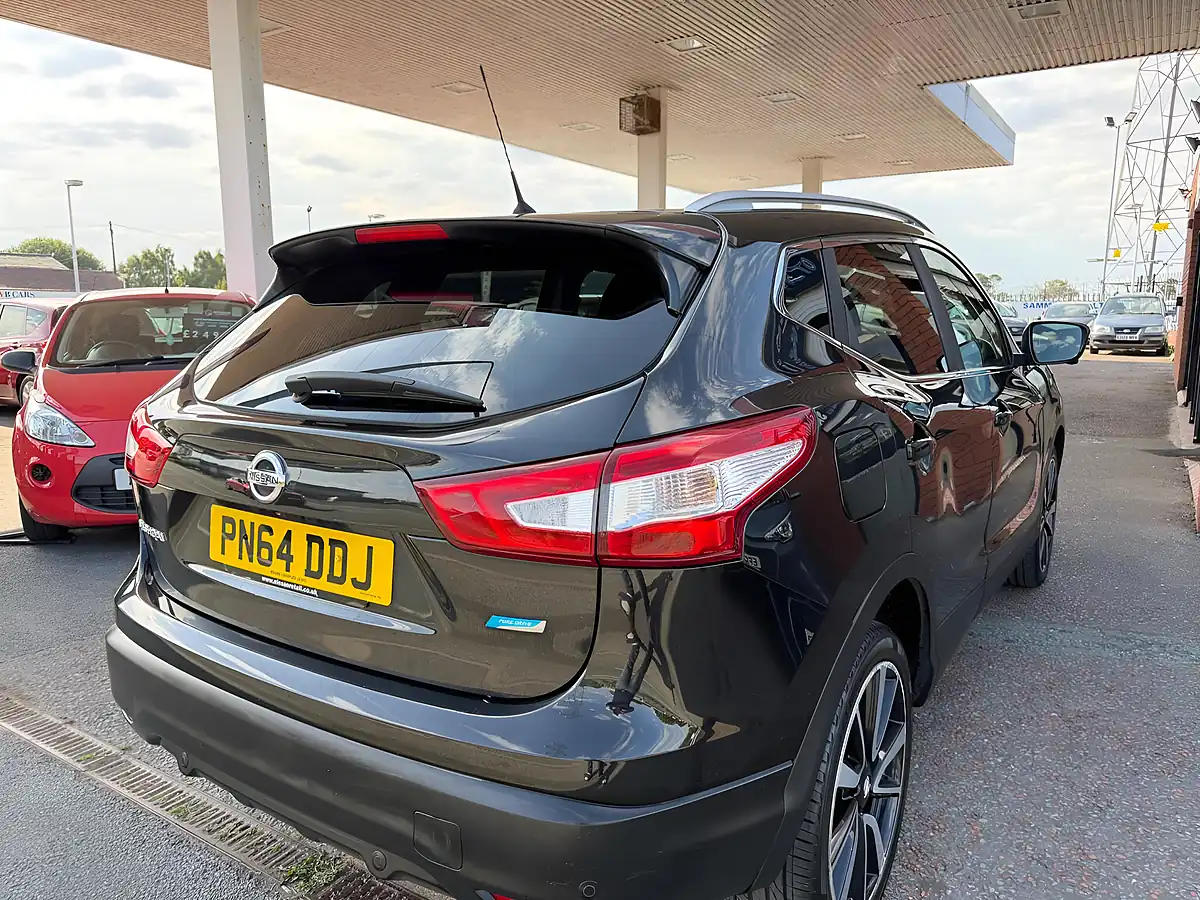 Used 2014 Nissan Qashqai Tekna Black - Interior and Exterior details 6