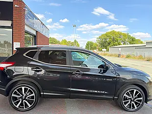 Used 2014 Nissan Qashqai Tekna Black - Interior and Exterior details 7
