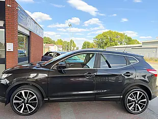 Used 2014 Nissan Qashqai Tekna Black - Interior and Exterior details 8