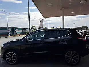 Used 2014 Nissan Qashqai Tekna Black - Interior and Exterior details 9