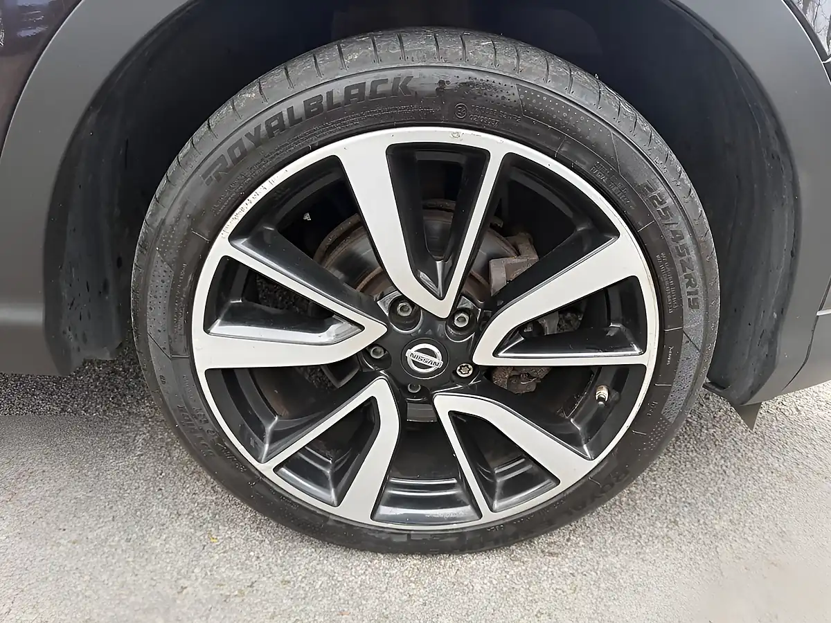 Used 2014 Nissan Qashqai Tekna Black - Interior and Exterior details 10