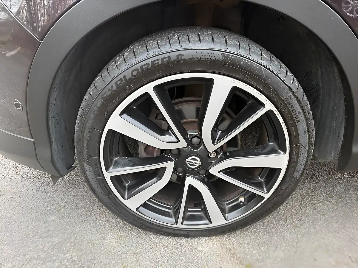 Used 2014 Nissan Qashqai Tekna Black - Interior and Exterior details 11