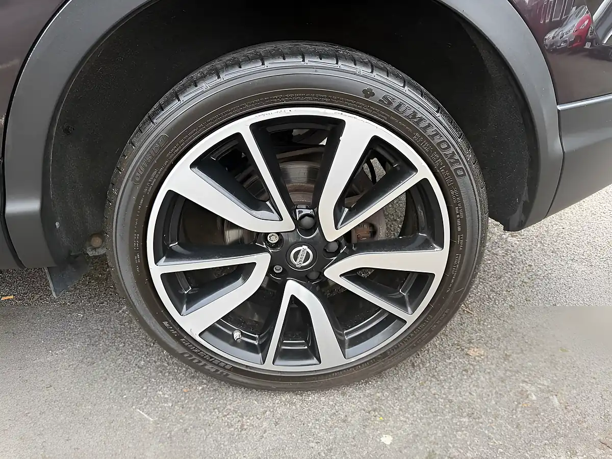 Used 2014 Nissan Qashqai Tekna Black - Interior and Exterior details 12
