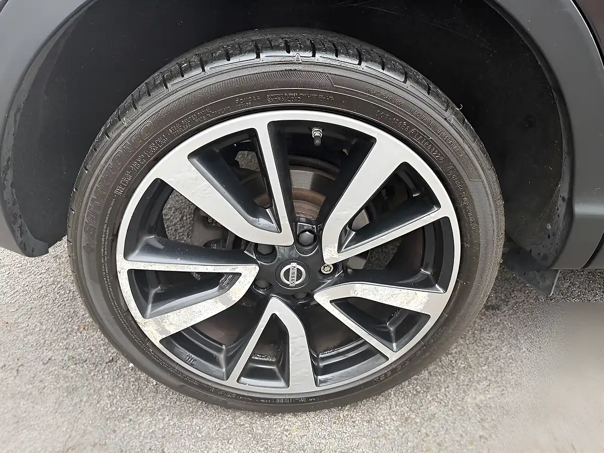 Used 2014 Nissan Qashqai Tekna Black - Interior and Exterior details 13