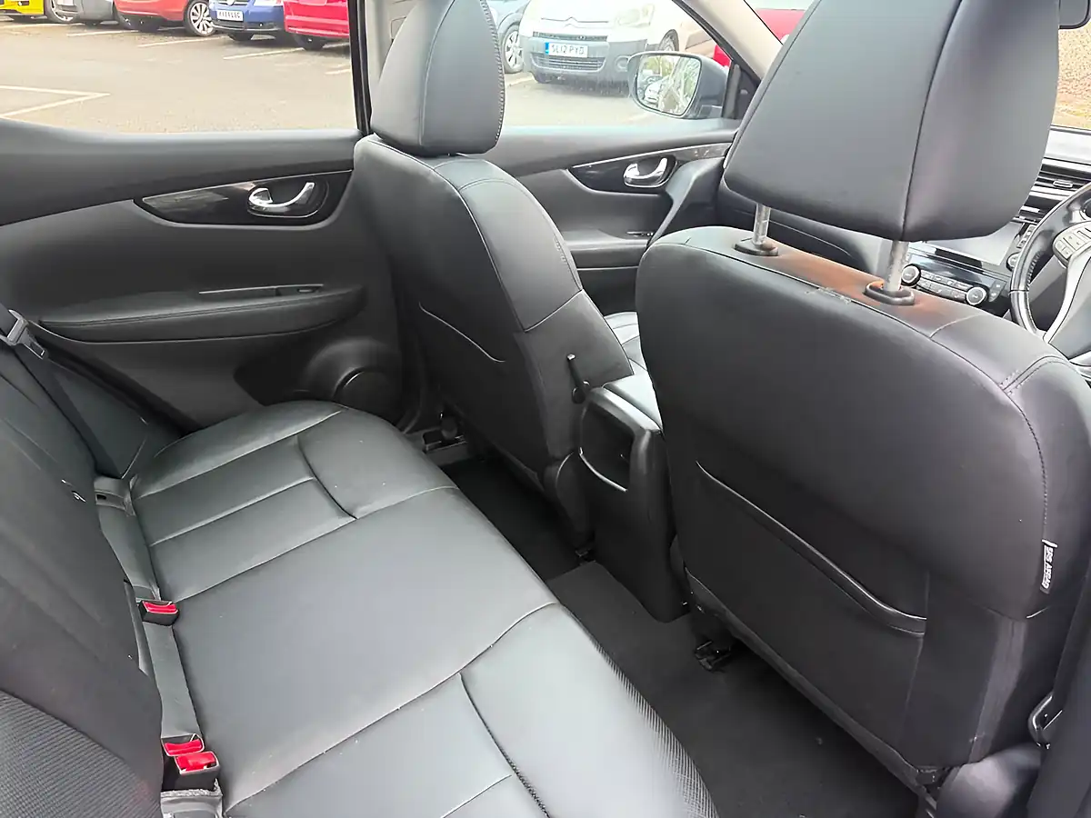 Used 2014 Nissan Qashqai Tekna Black - Interior and Exterior details 15
