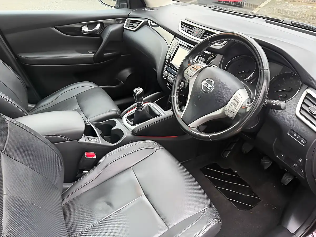 Used 2014 Nissan Qashqai Tekna Black - Interior and Exterior details 17