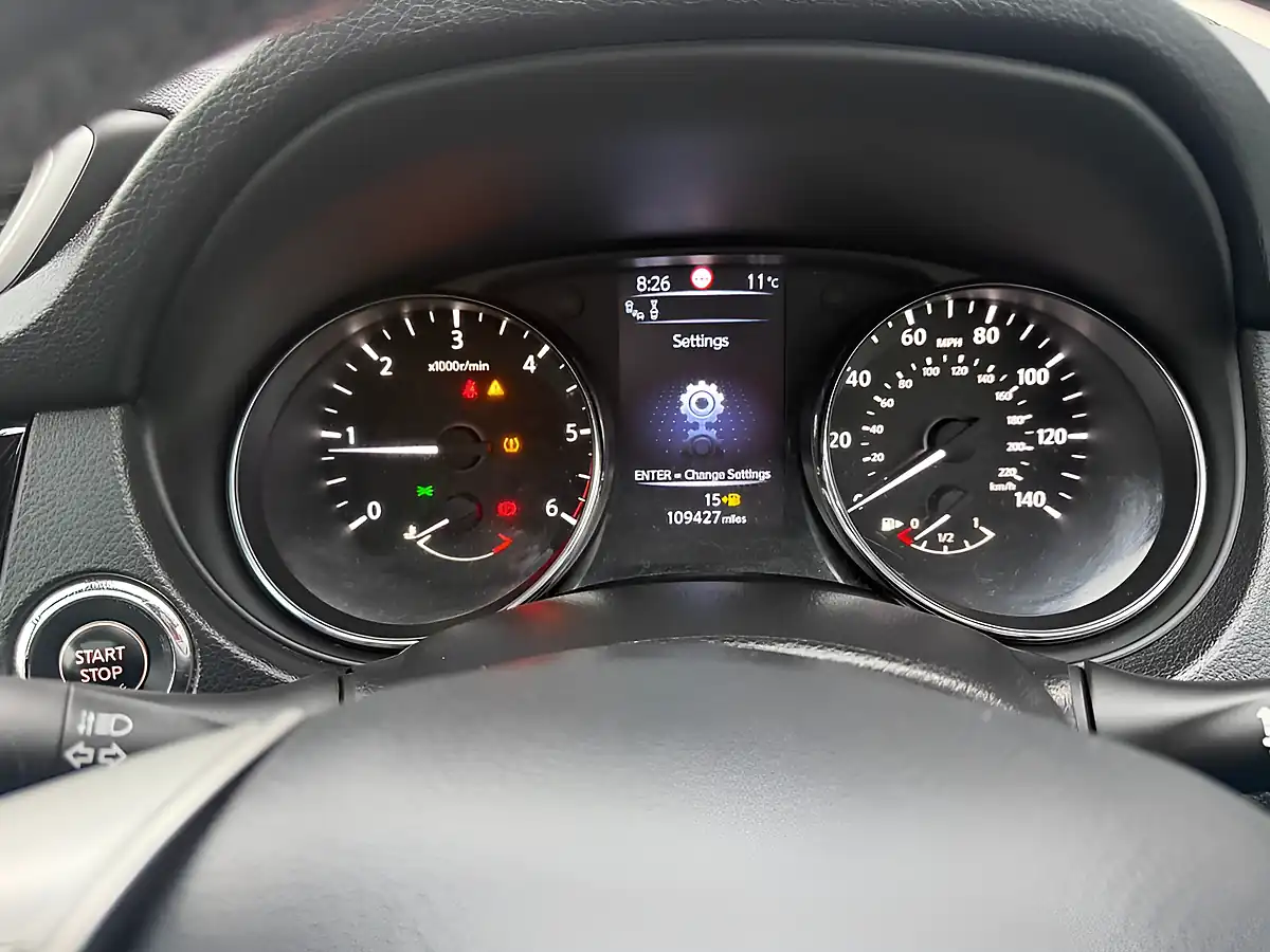 Used 2014 Nissan Qashqai Tekna Black - Interior and Exterior details 19