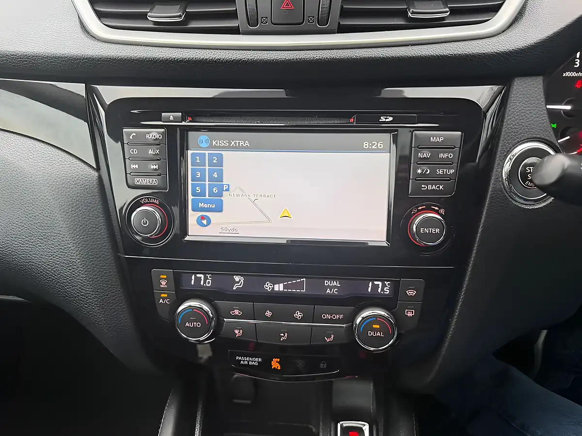 Used 2014 Nissan Qashqai Tekna Black - Interior and Exterior details 20