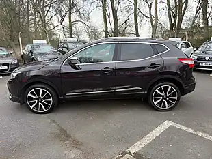 Used 2014 Nissan Qashqai Tekna Black - Interior and Exterior details 3