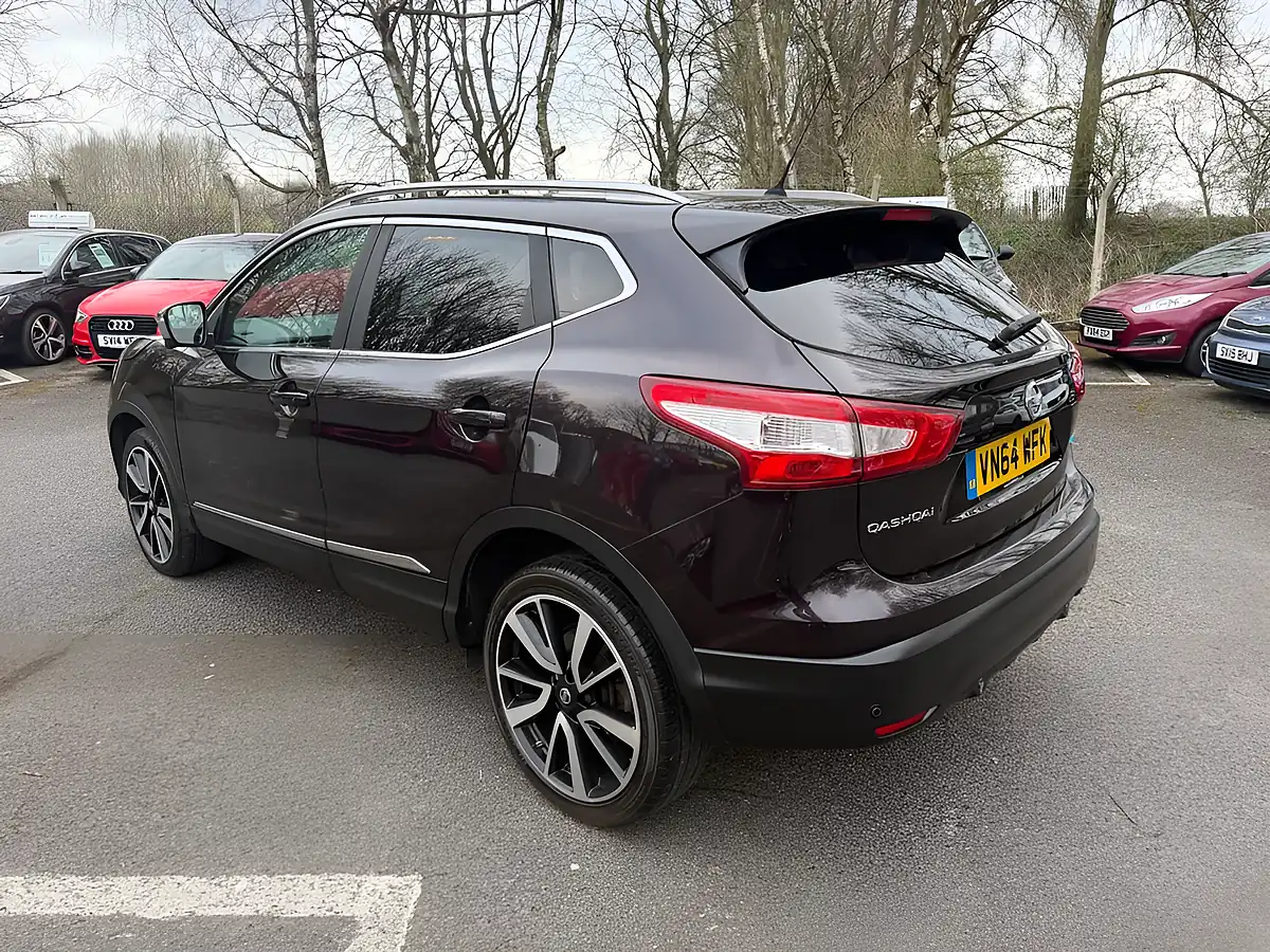 Used 2014 Nissan Qashqai Tekna Black - Interior and Exterior details 4