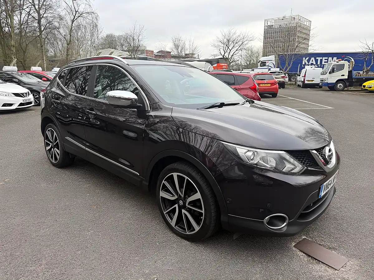 Used 2014 Nissan Qashqai Tekna Black - Interior and Exterior details 8