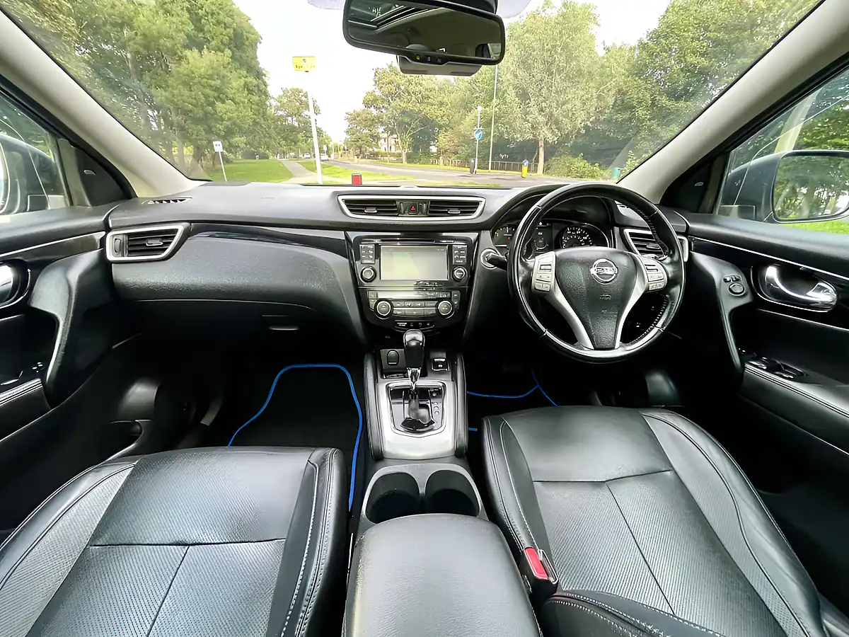 Used 2014 Nissan Qashqai Tekna Blue - Interior and Exterior details 11