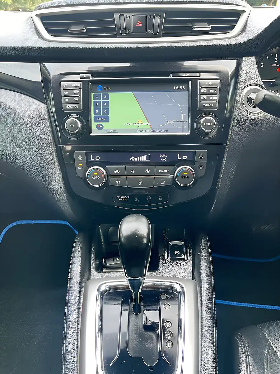 Used 2014 Nissan Qashqai Tekna Blue - Interior and Exterior details 12