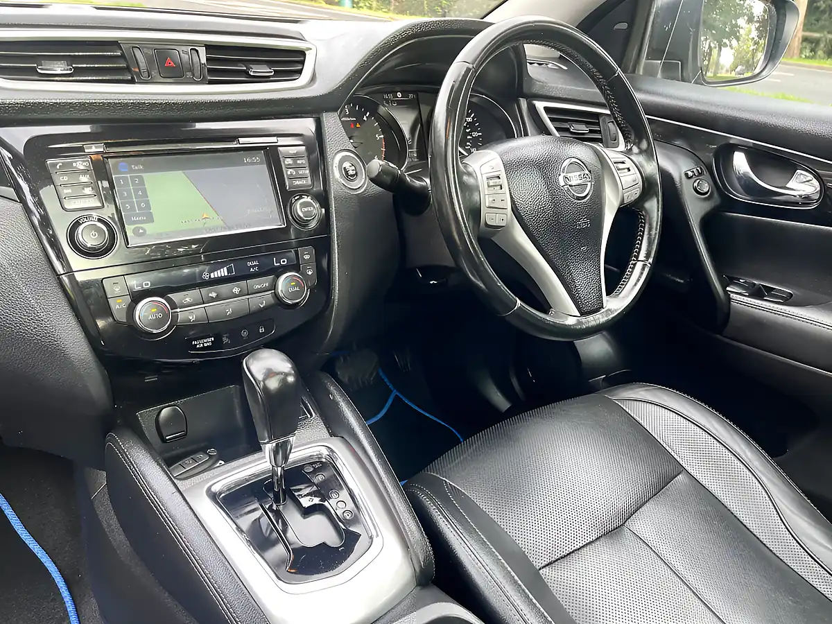 Used 2014 Nissan Qashqai Tekna Blue - Interior and Exterior details 13