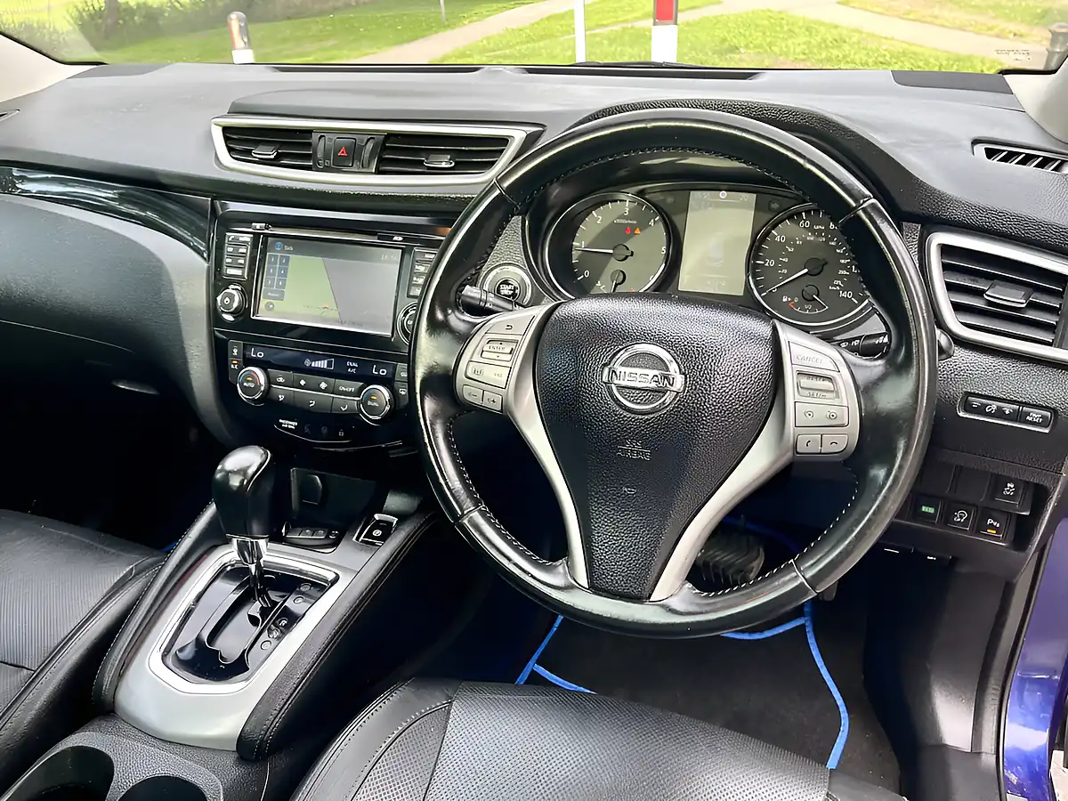 Used 2014 Nissan Qashqai Tekna Blue - Interior and Exterior details 15
