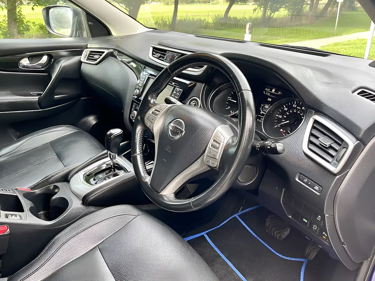 Used 2014 Nissan Qashqai Tekna Blue - Interior and Exterior details 18