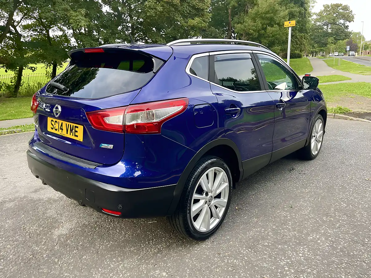 Used 2014 Nissan Qashqai Tekna Blue - Interior and Exterior details 4