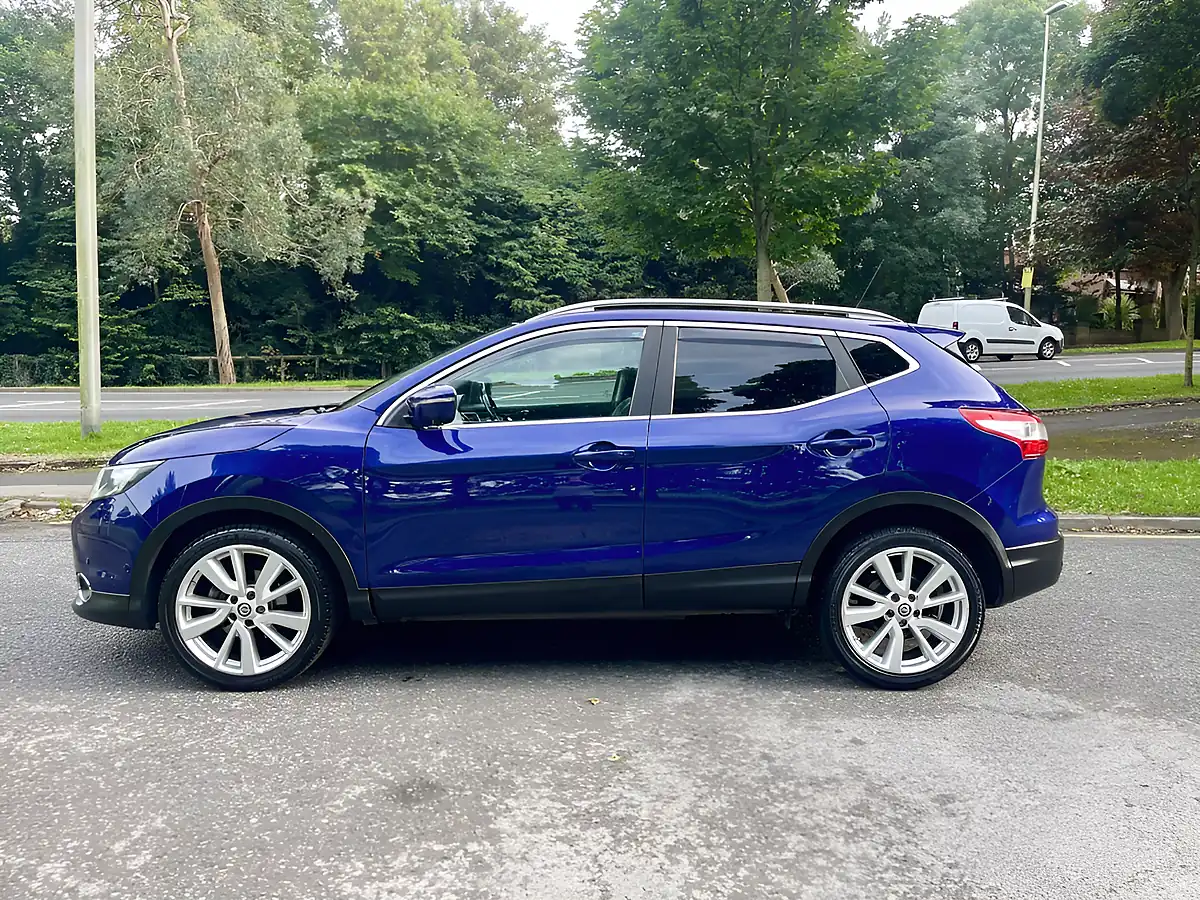 Used 2014 Nissan Qashqai Tekna Blue - Interior and Exterior details 6