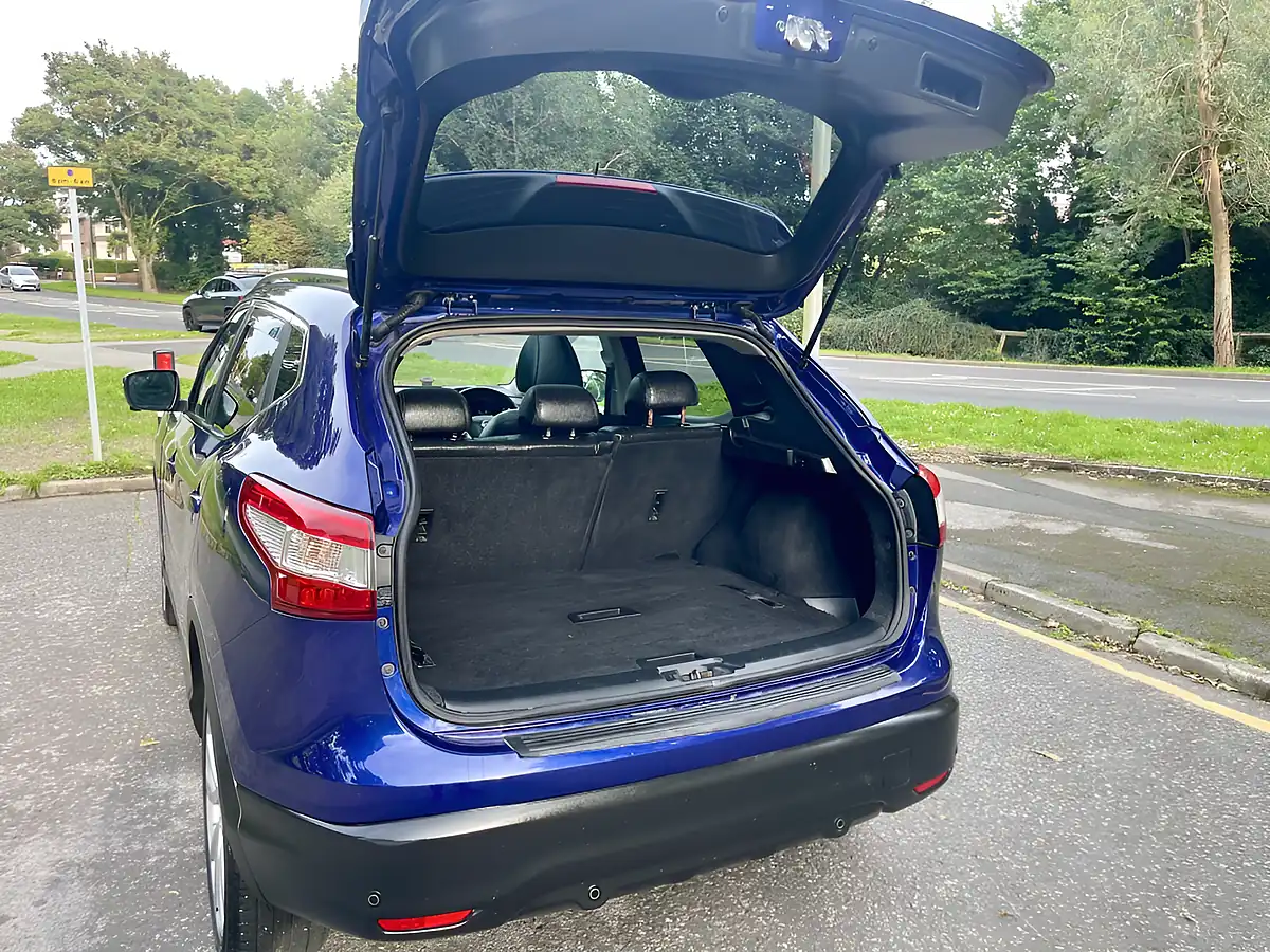 Used 2014 Nissan Qashqai Tekna Blue - Interior and Exterior details 7