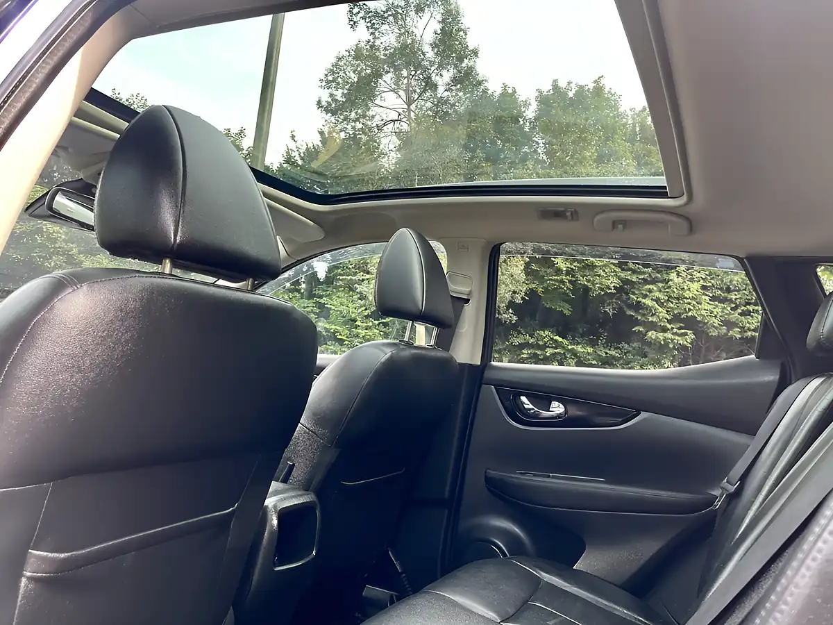 Used 2014 Nissan Qashqai Tekna Blue - Interior and Exterior details 8