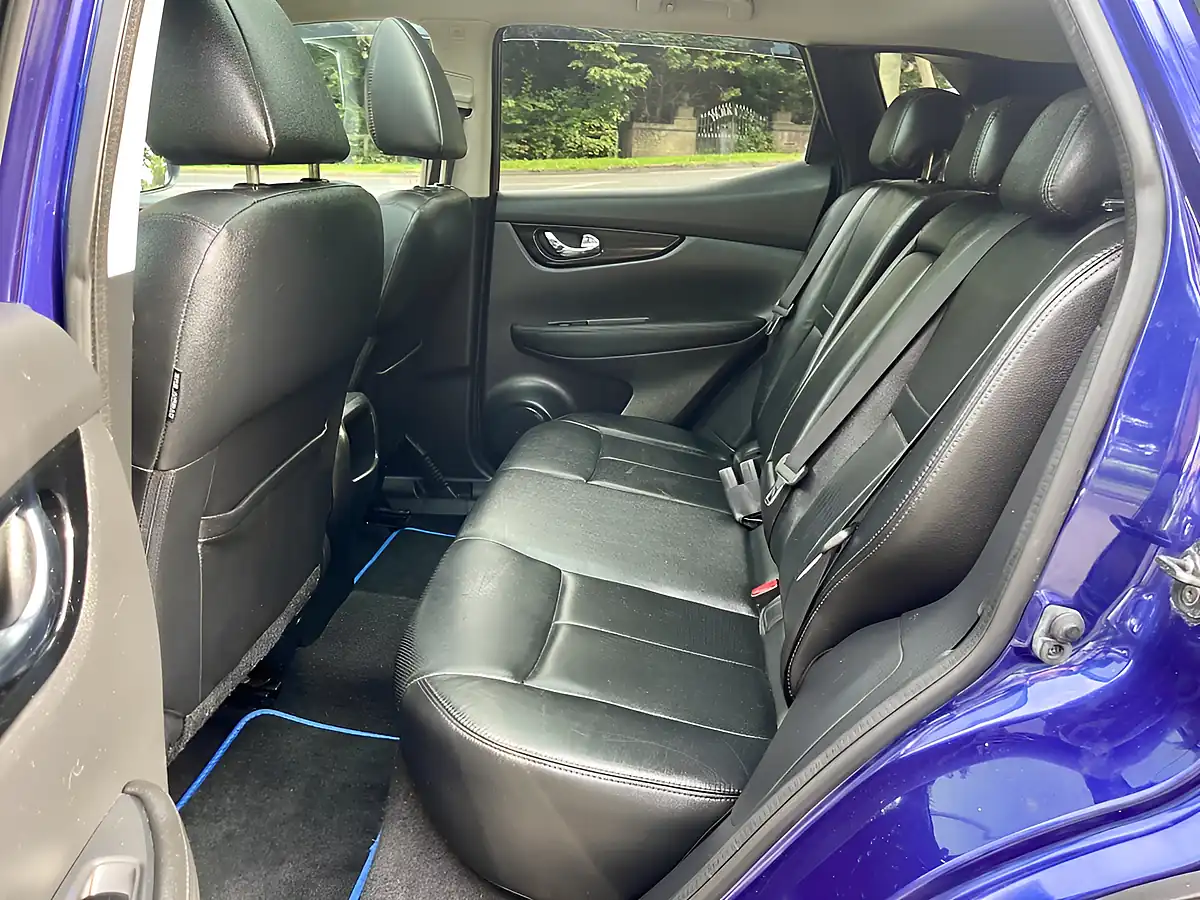 Used 2014 Nissan Qashqai Tekna Blue - Interior and Exterior details 9
