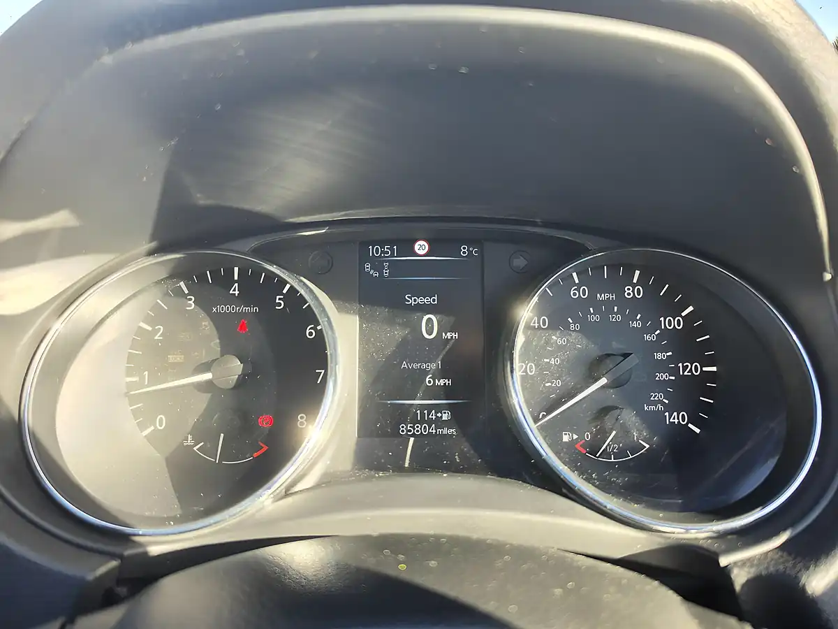 Used 2014 Nissan Qashqai Tekna Grey - Interior and Exterior details 10
