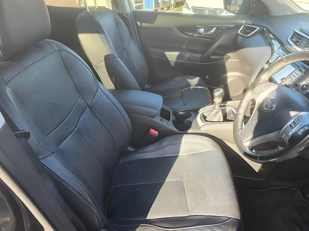 Used 2014 Nissan Qashqai Tekna Grey - Interior and Exterior details 12
