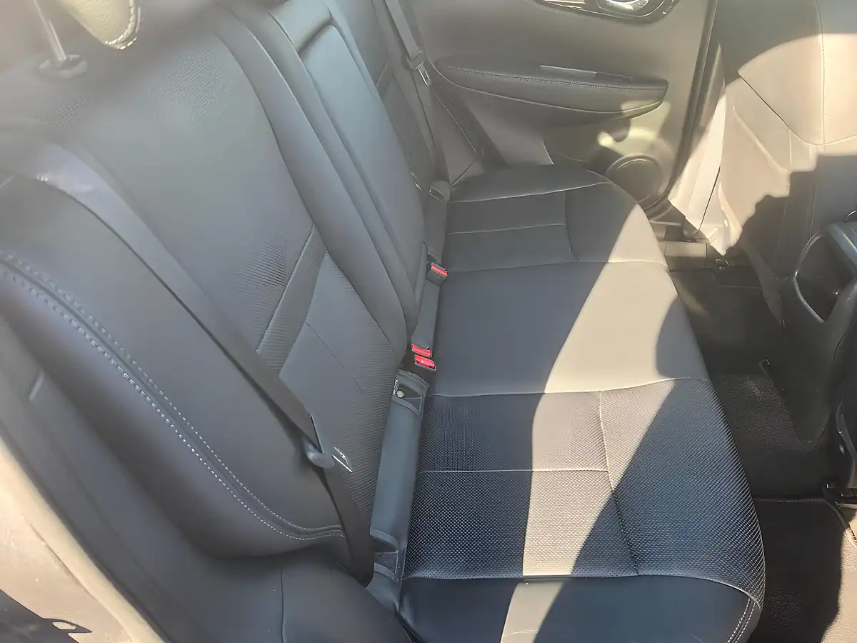 Used 2014 Nissan Qashqai Tekna Grey - Interior and Exterior details 13
