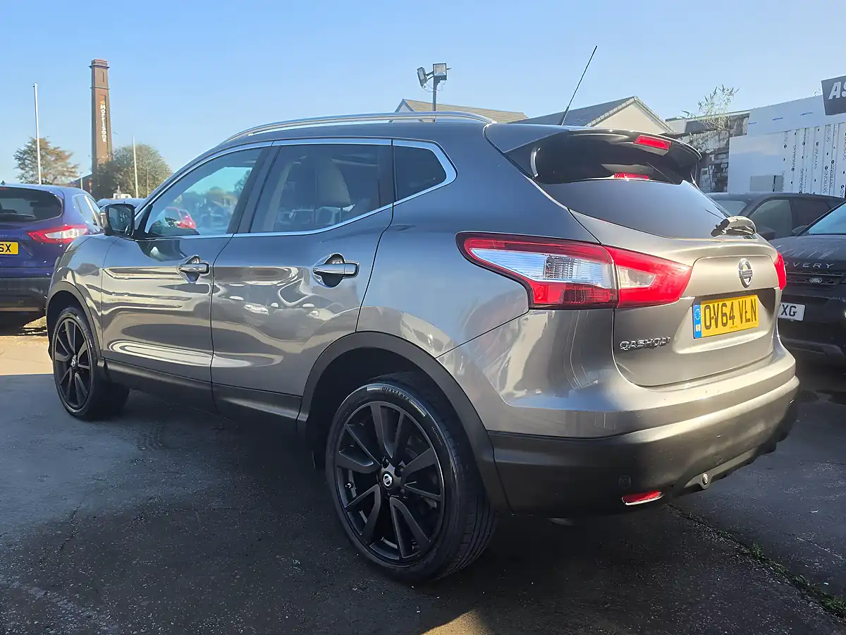 Used 2014 Nissan Qashqai Tekna Grey - Interior and Exterior details 5