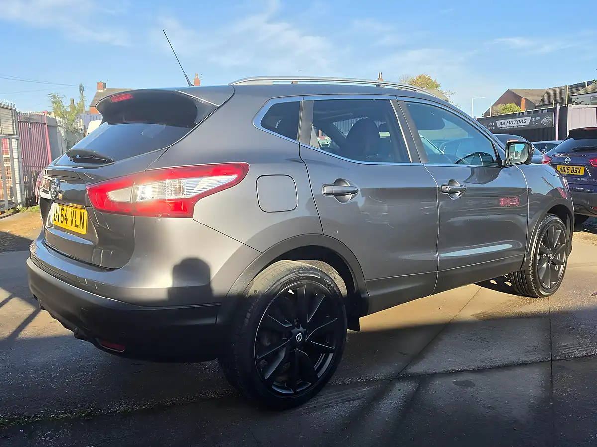 Used 2014 Nissan Qashqai Tekna Grey - Interior and Exterior details 7