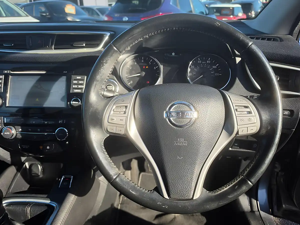 Used 2014 Nissan Qashqai Tekna Grey - Interior and Exterior details 9