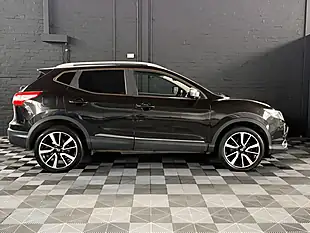 Used 2014 Nissan Qashqai Tekna - Interior and Exterior details 10