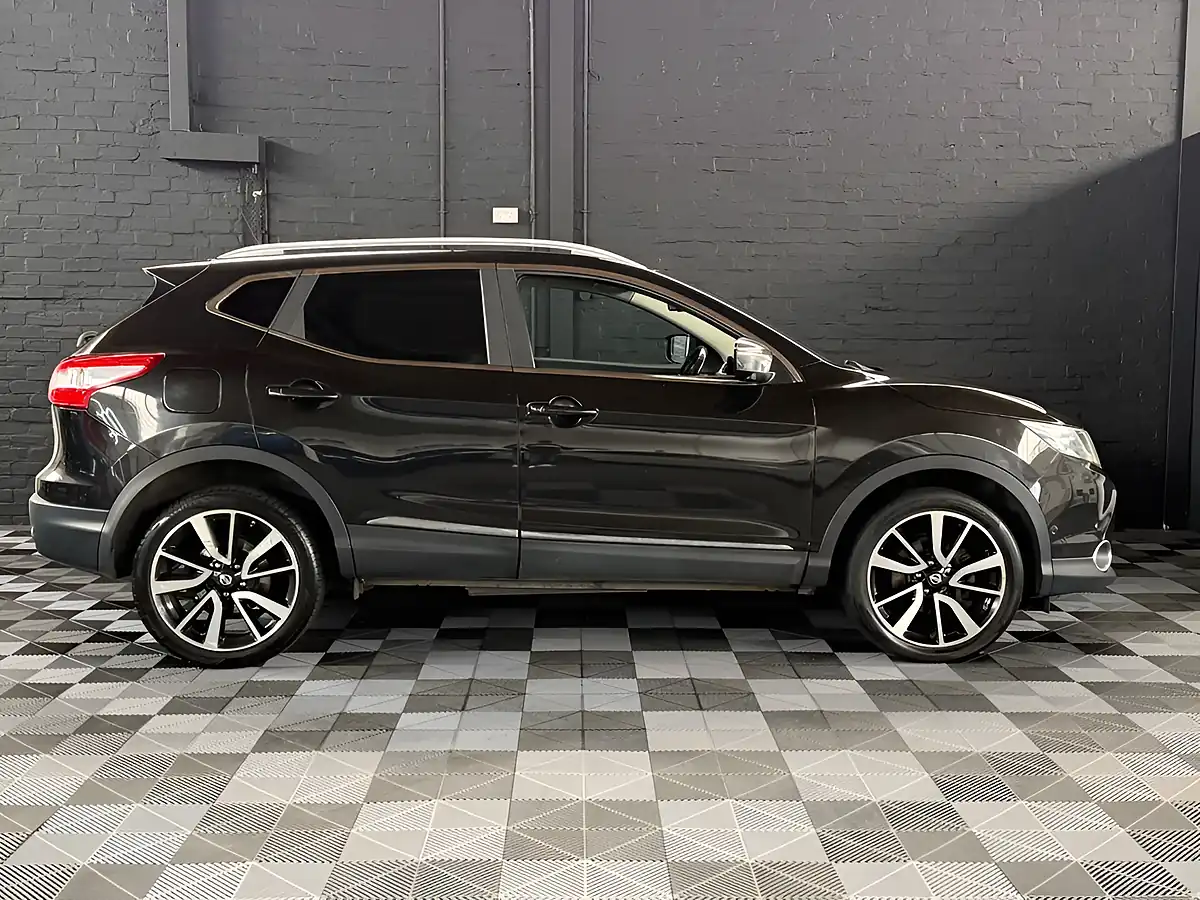 Used 2014 Nissan Qashqai Tekna - Interior and Exterior details 10