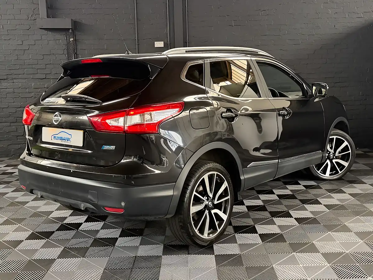 Used 2014 Nissan Qashqai Tekna - Interior and Exterior details 11