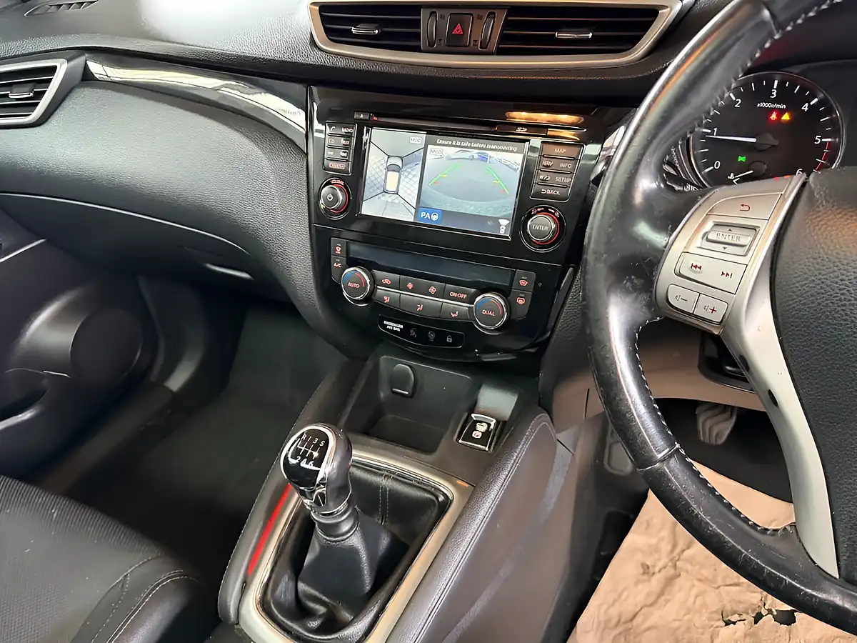 Used 2014 Nissan Qashqai Tekna - Interior and Exterior details 16