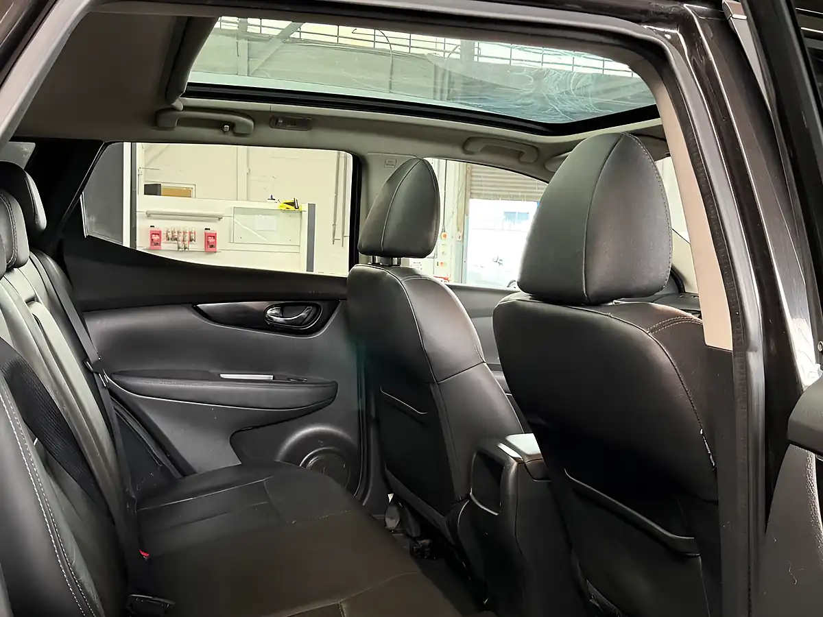 Used 2014 Nissan Qashqai Tekna - Interior and Exterior details 17